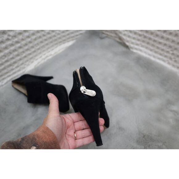 Adrienne Vittadini size 9.5 black closed toe heels. - Picture 6 of 8